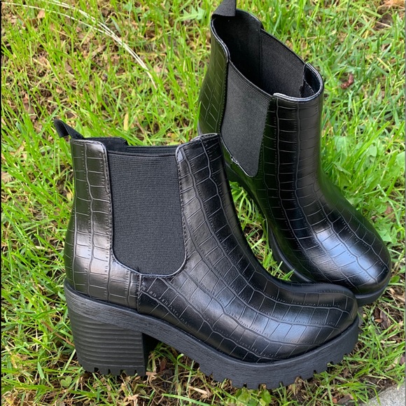 BLACK CROCO ANKLE BOOTIES - Picture 3 of 5